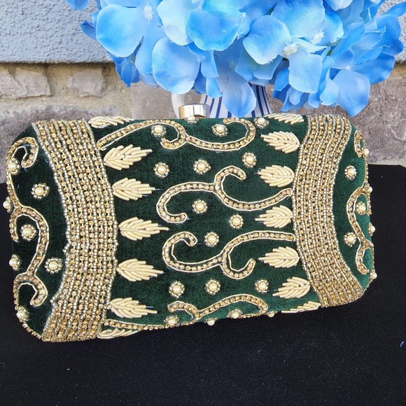 NWT Green velvet clutch with gold zardozi, beads and sequins embroidery. - Picture 10 of 10